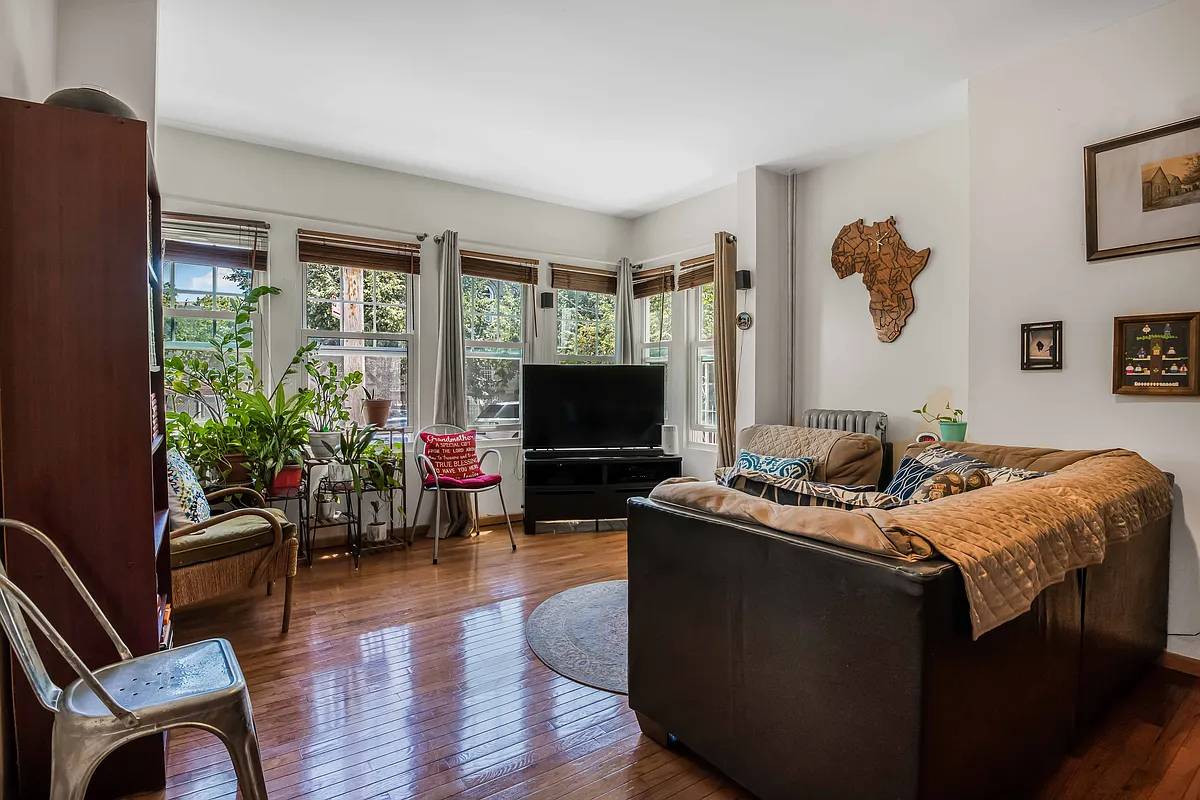 306 Milford Street (2)