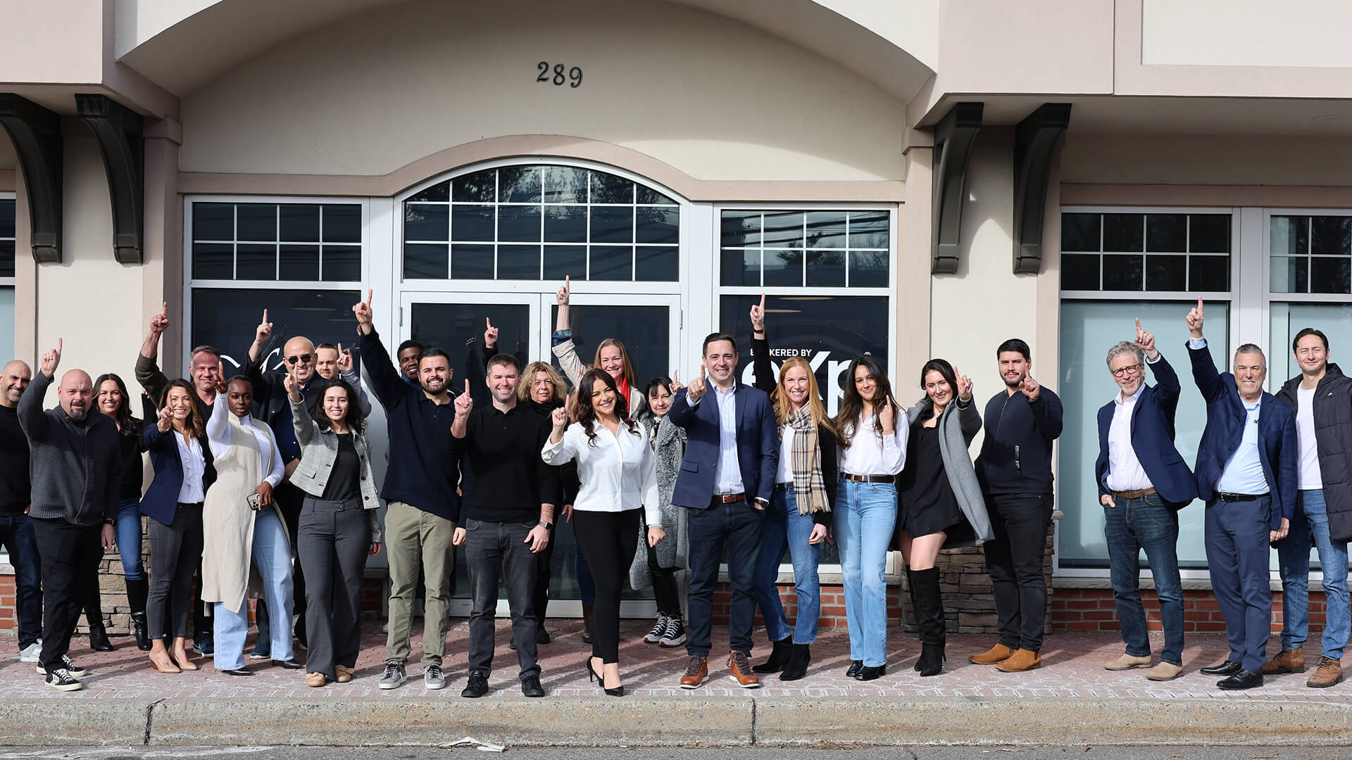 <span class="--invest"></span>