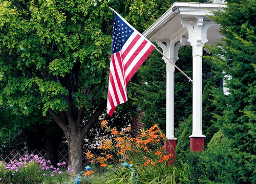 A-patriotic-summer-scene-and-a-beautiful-front-yard