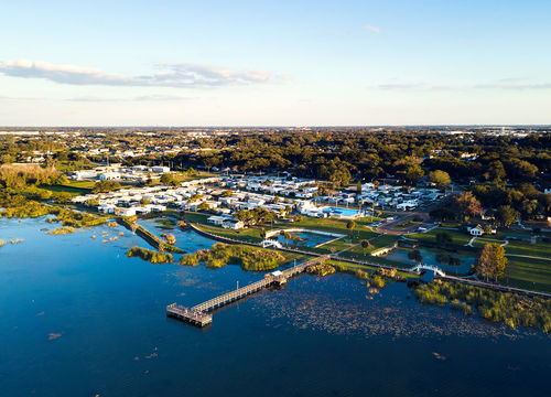 Aerial-view-of-Lake-View-Park,-Winter-Garden