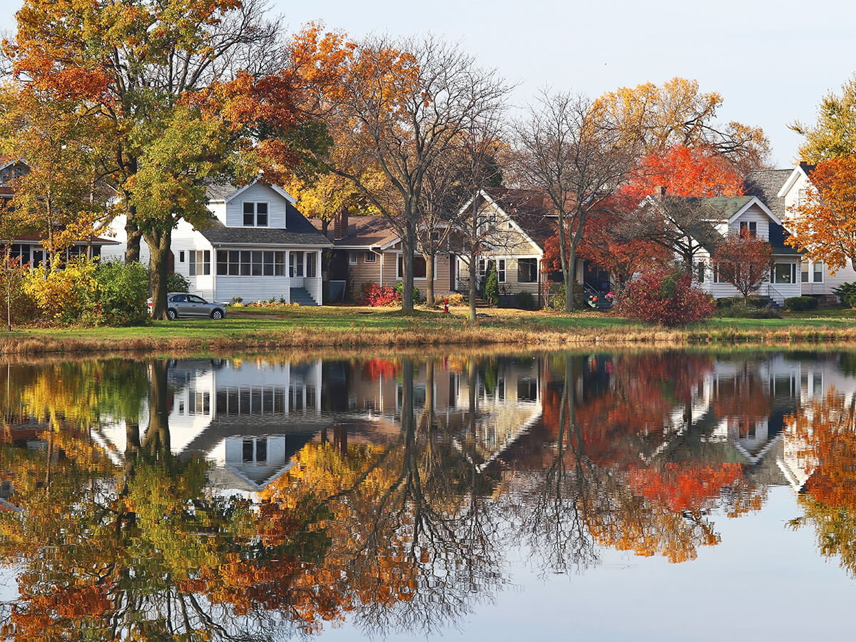 Fall-cityscape-with-private-houses-neighborhood-along-a-pond