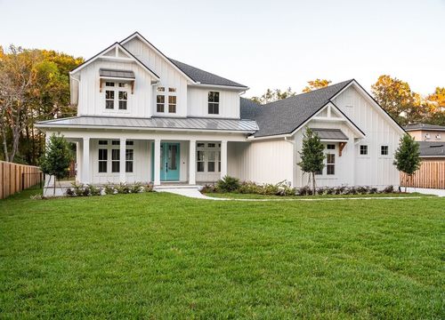 New luxury home construction Exterior