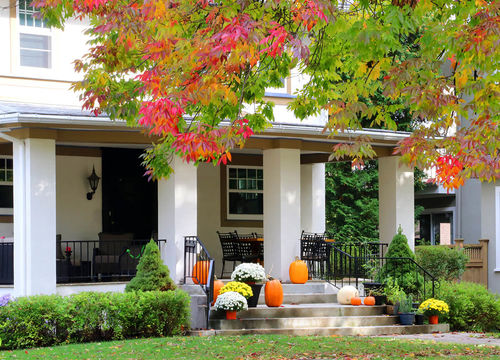 Seasonal-house-outdoor-decoration