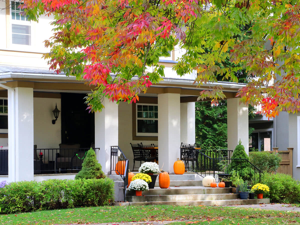 Seasonal-house-outdoor-decoration