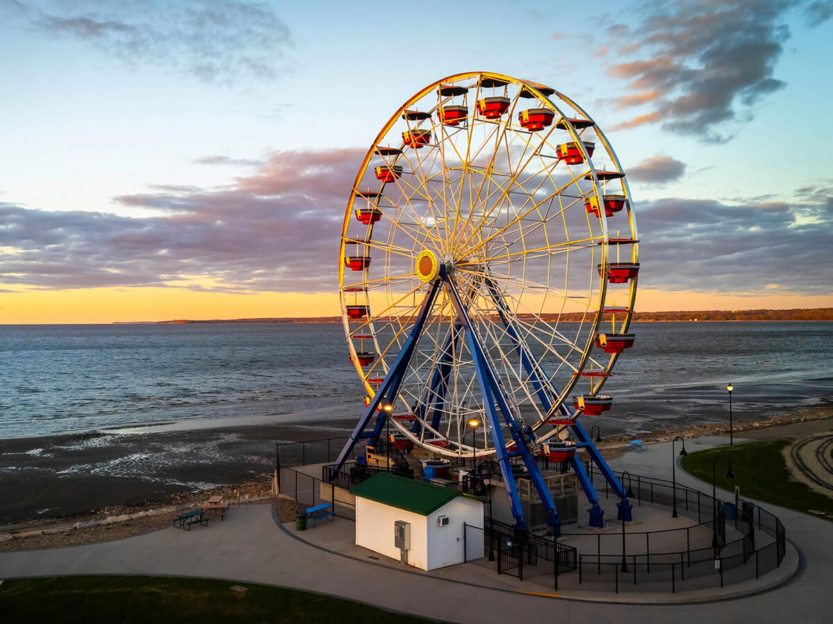 View-of-the-Ferris-wheel-at-Bay-Beach-Amusement-Park-in-Green-Bay-Wisconsin