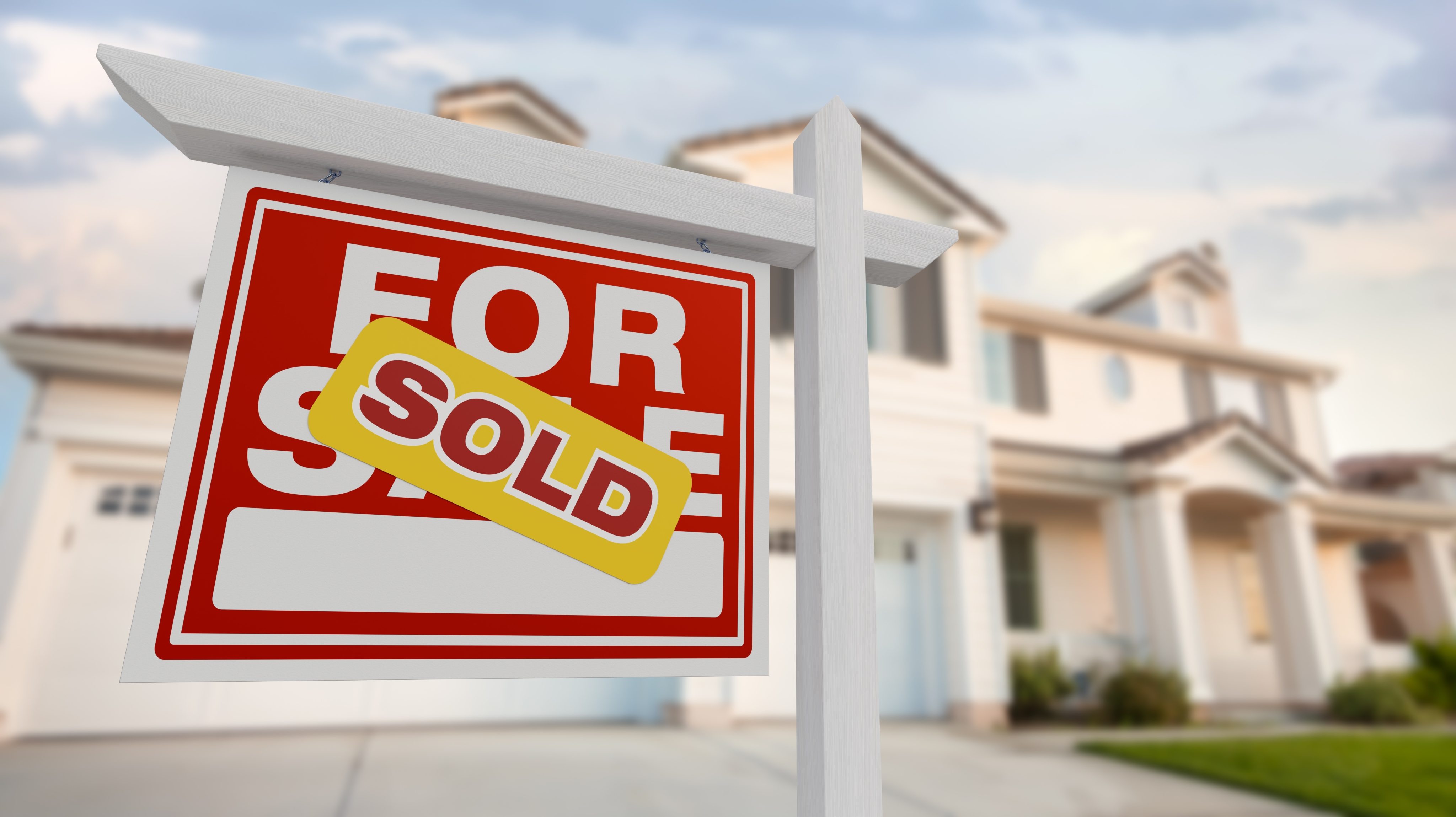 Sold,For,Sale,Real,Estate,Sign,In,Front,Of,Beautiful