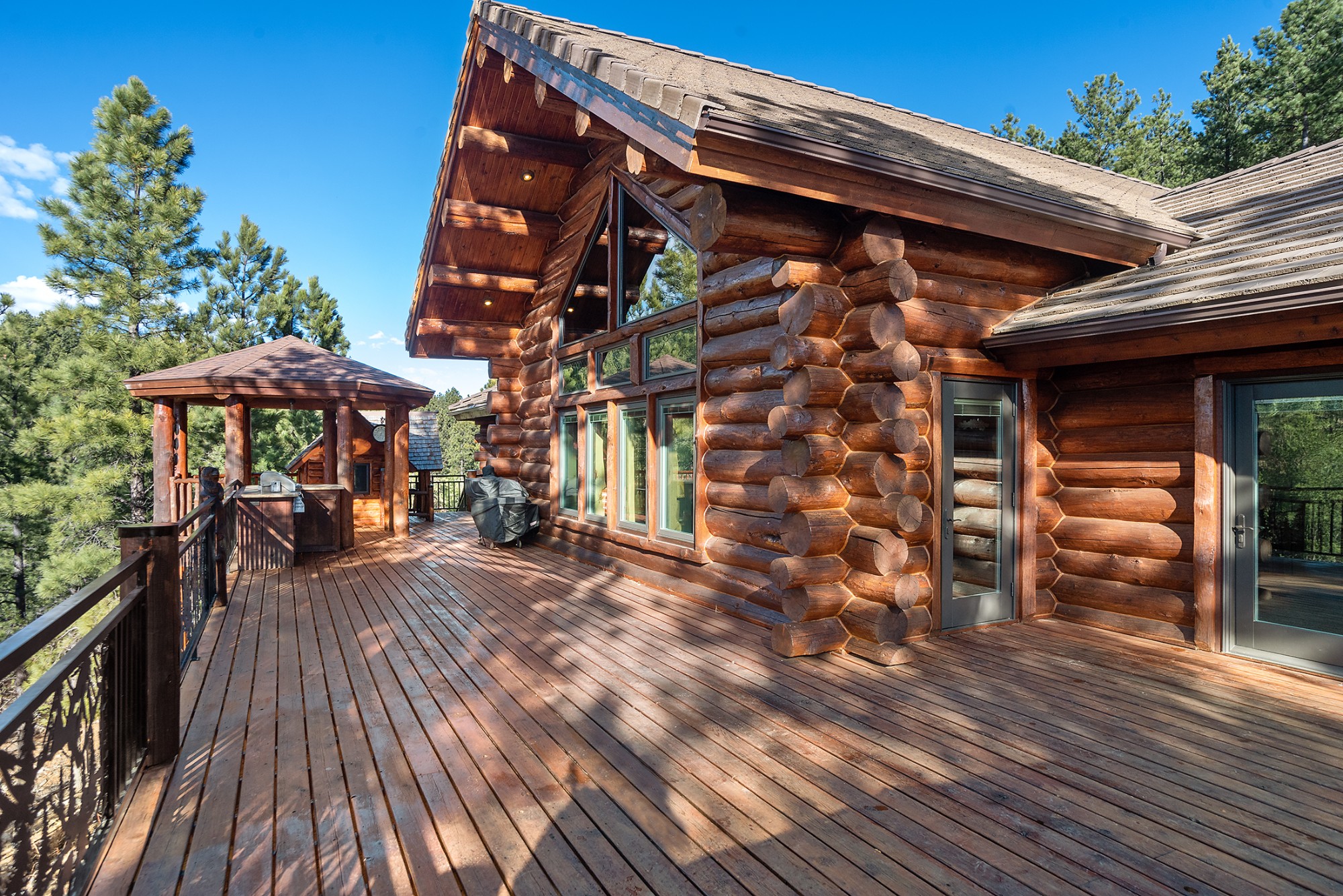 mountain log cabin retreat