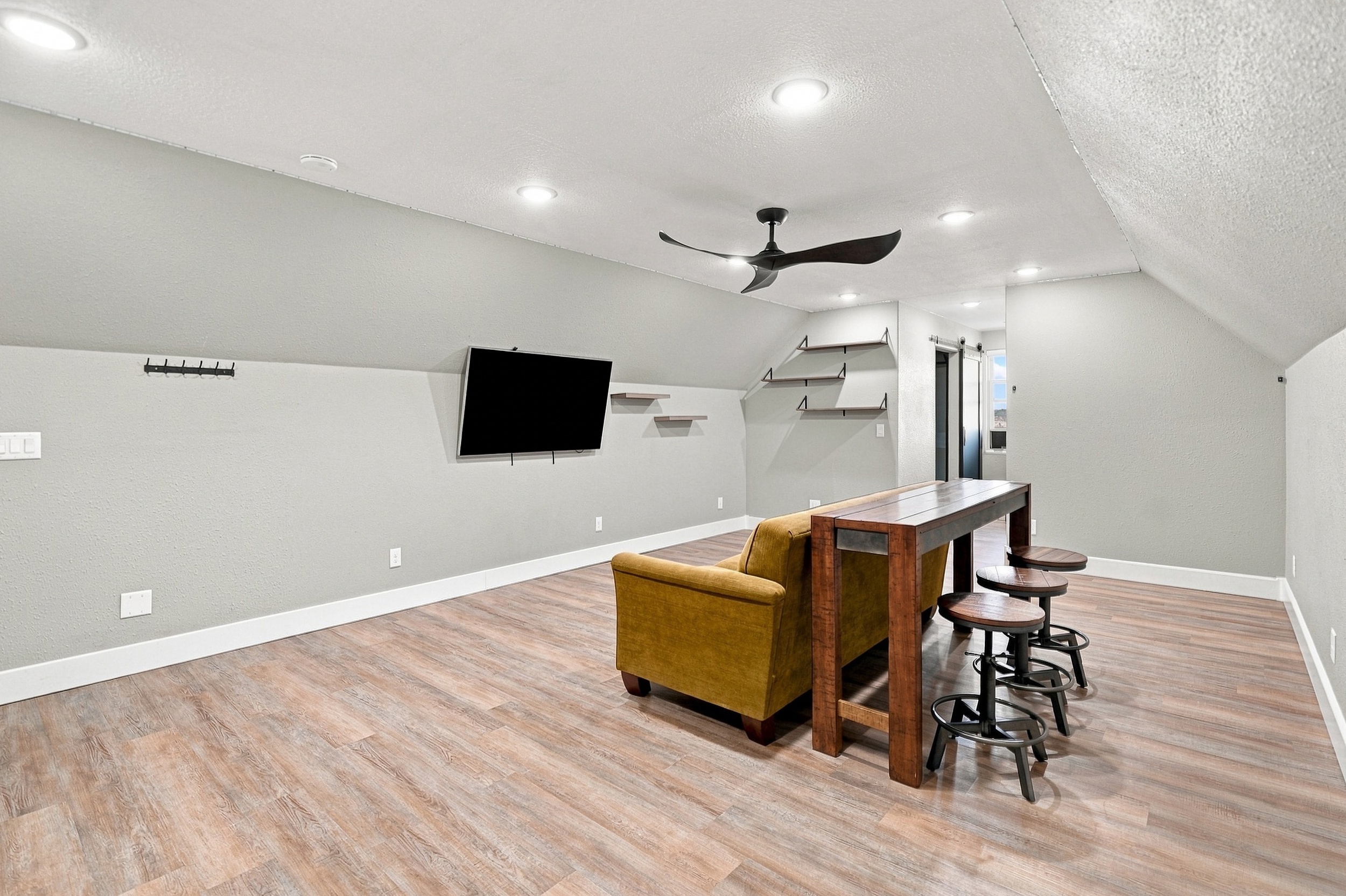 Guest suite bonus room at 19887 Gobbler Road