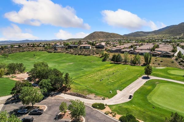 neighborhood golf course in prescott valley arizona