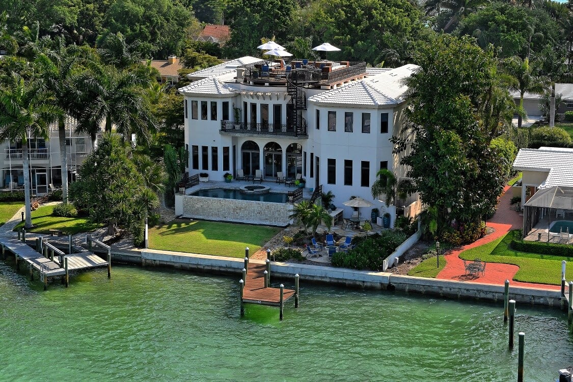 <span class="fd-body-font text-uppercase big-letter-spacing font-500 mb-3 d-block">Discover the Difference</span>A Private Buyer Strategy Built Around You