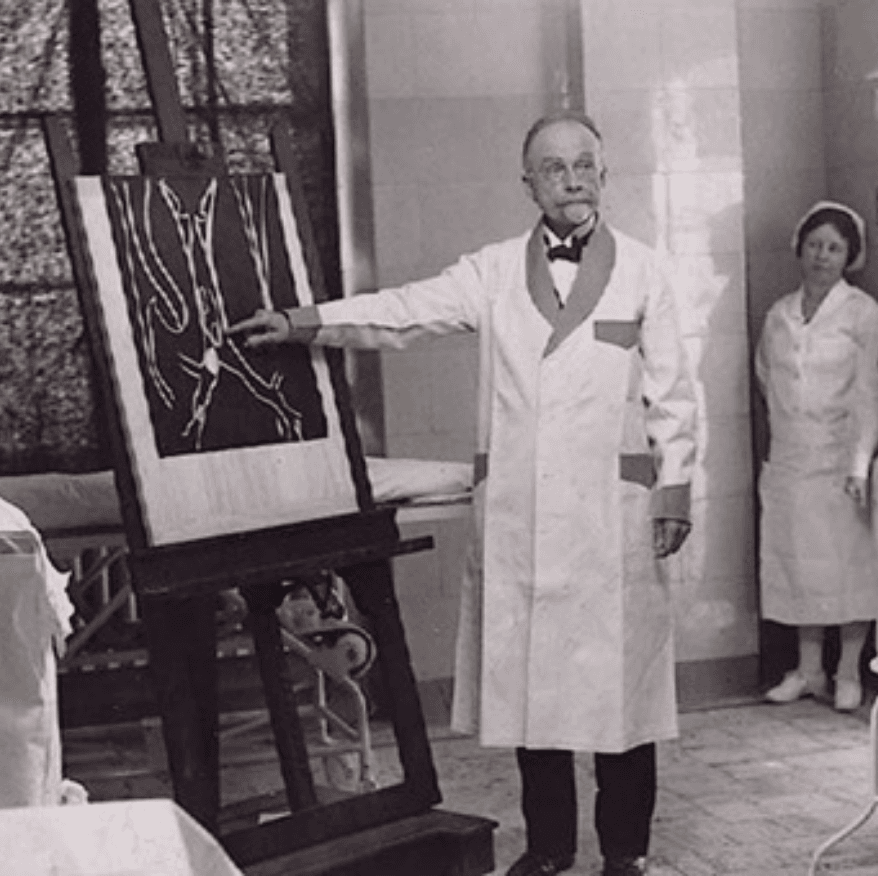<span class="pre-headline">05</span>A pioneer of modern laryngology called Crafton home.