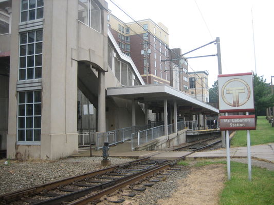 Pittsburgh_Light_Rail_-_Mt._Lebanon_station_from_Shady_Drive_East