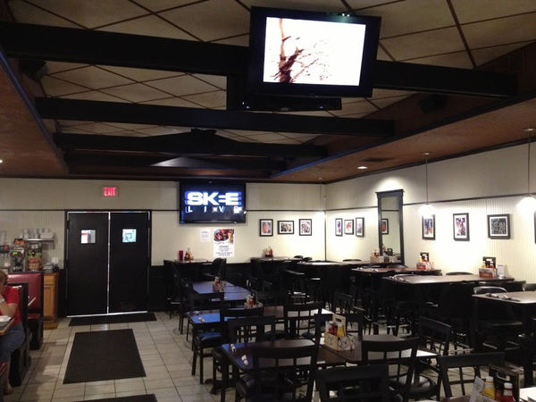 Coach's Bottleshop & Grille