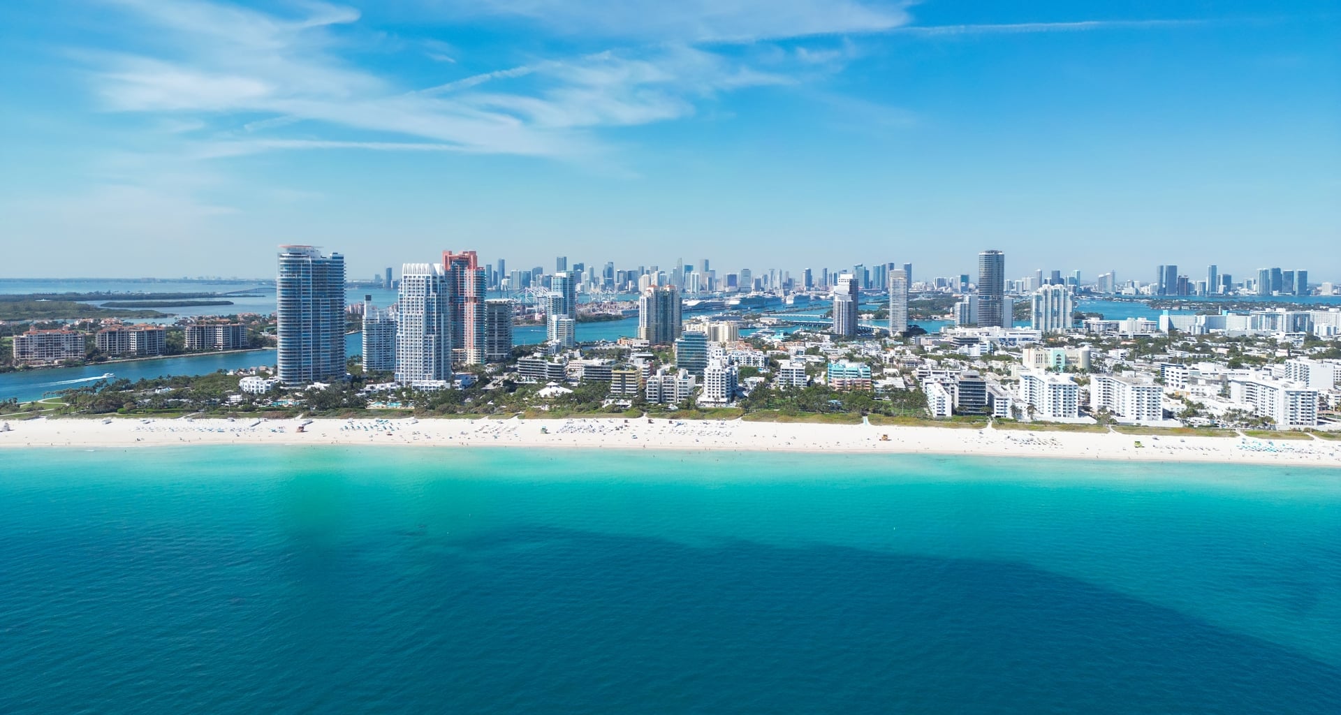 Miami,Seaside,With,Turquoise,Ocean,And,Sky.,Miami,Beach,Skyline.