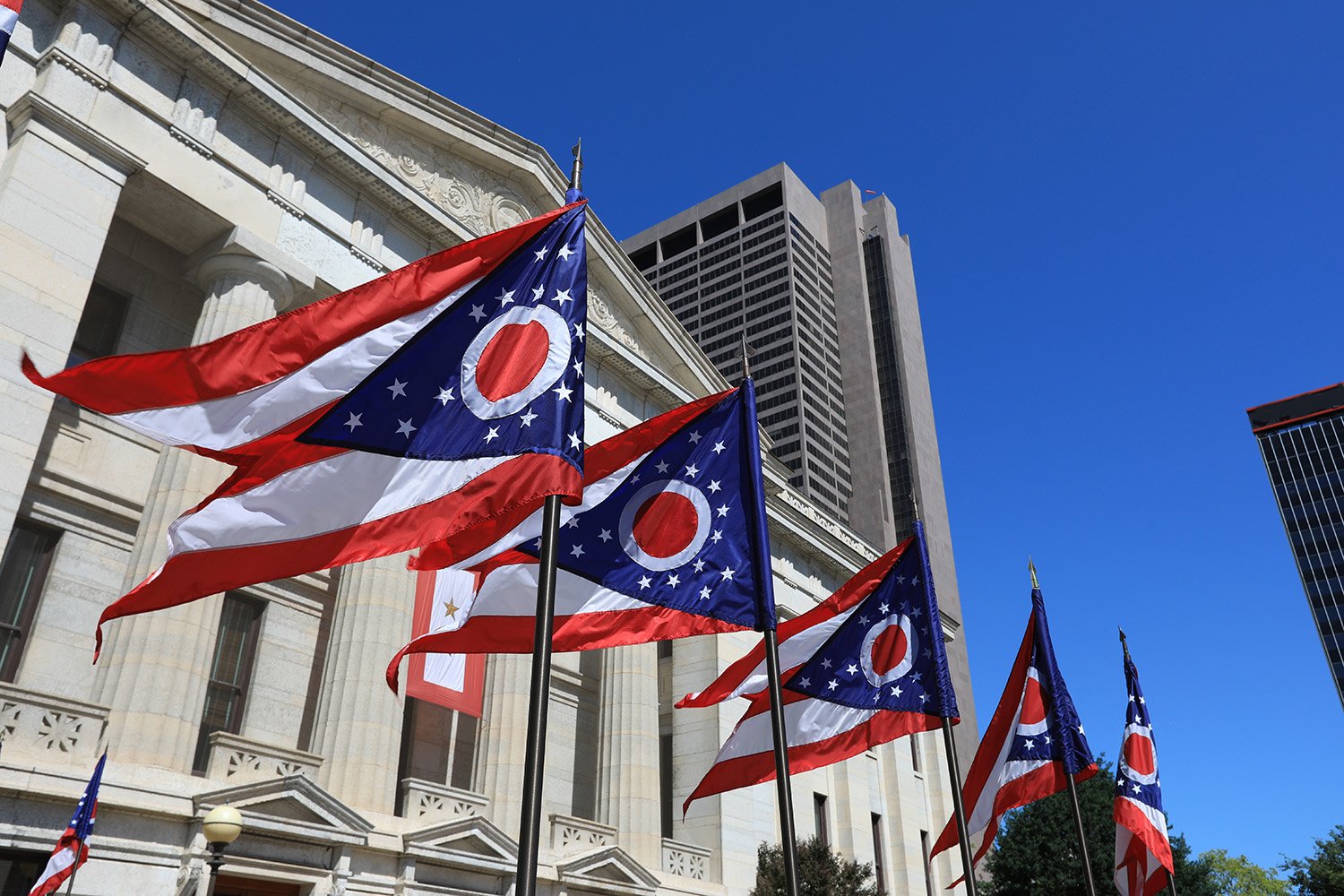 State,Of,Ohio,Flags,Waving,In,Front,Of,The,Statehouse