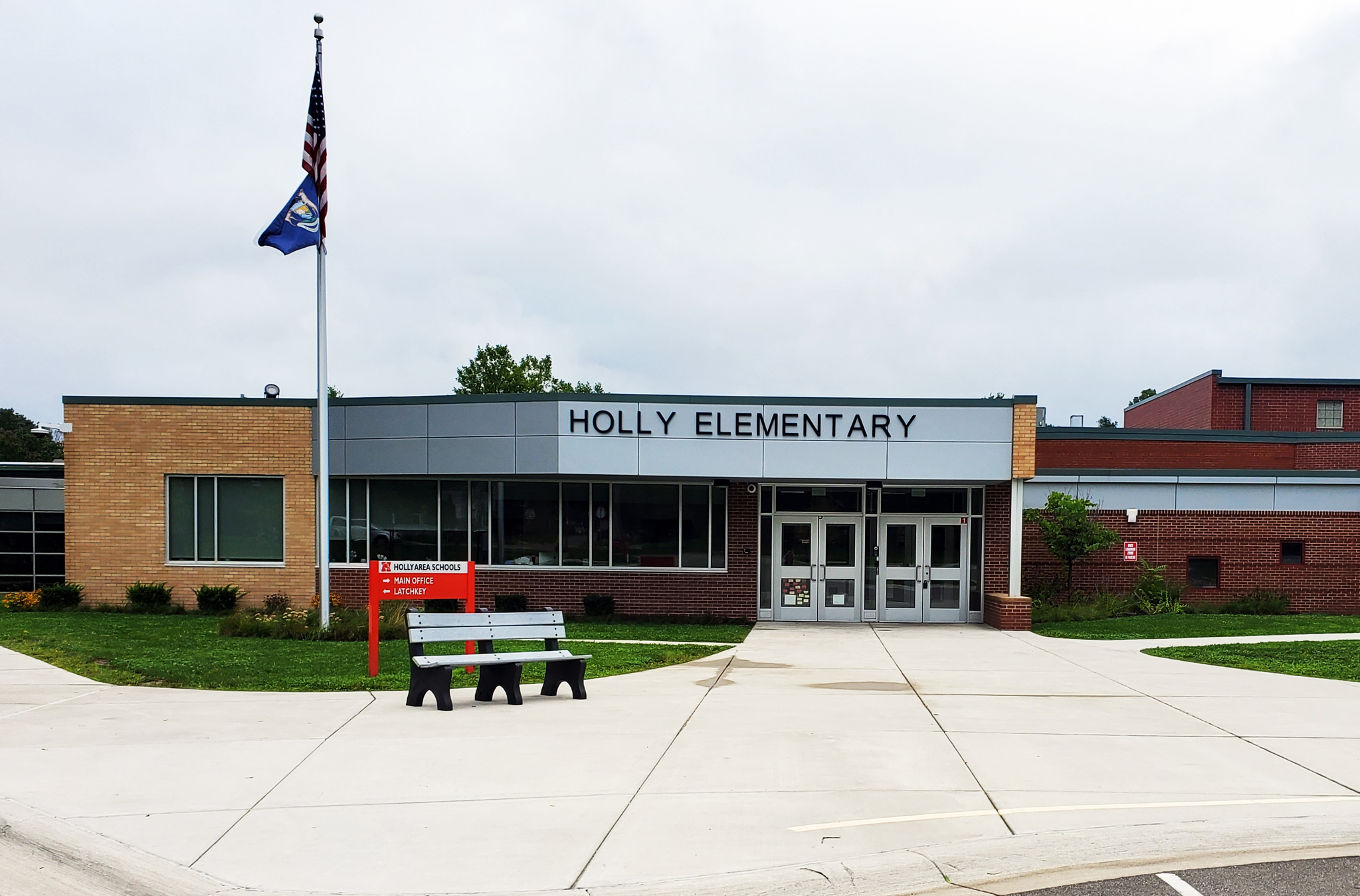 Holly, Michigan school