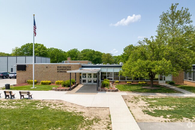 huntington-elementary-school-riverview-mi-primaryphoto