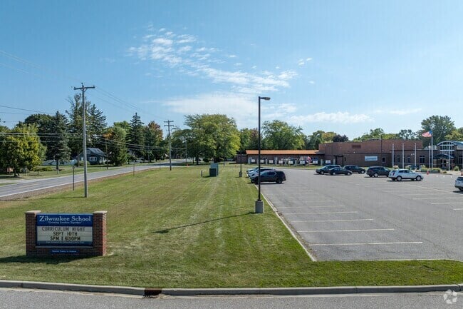 Zilwaukee, Michigan school (1)