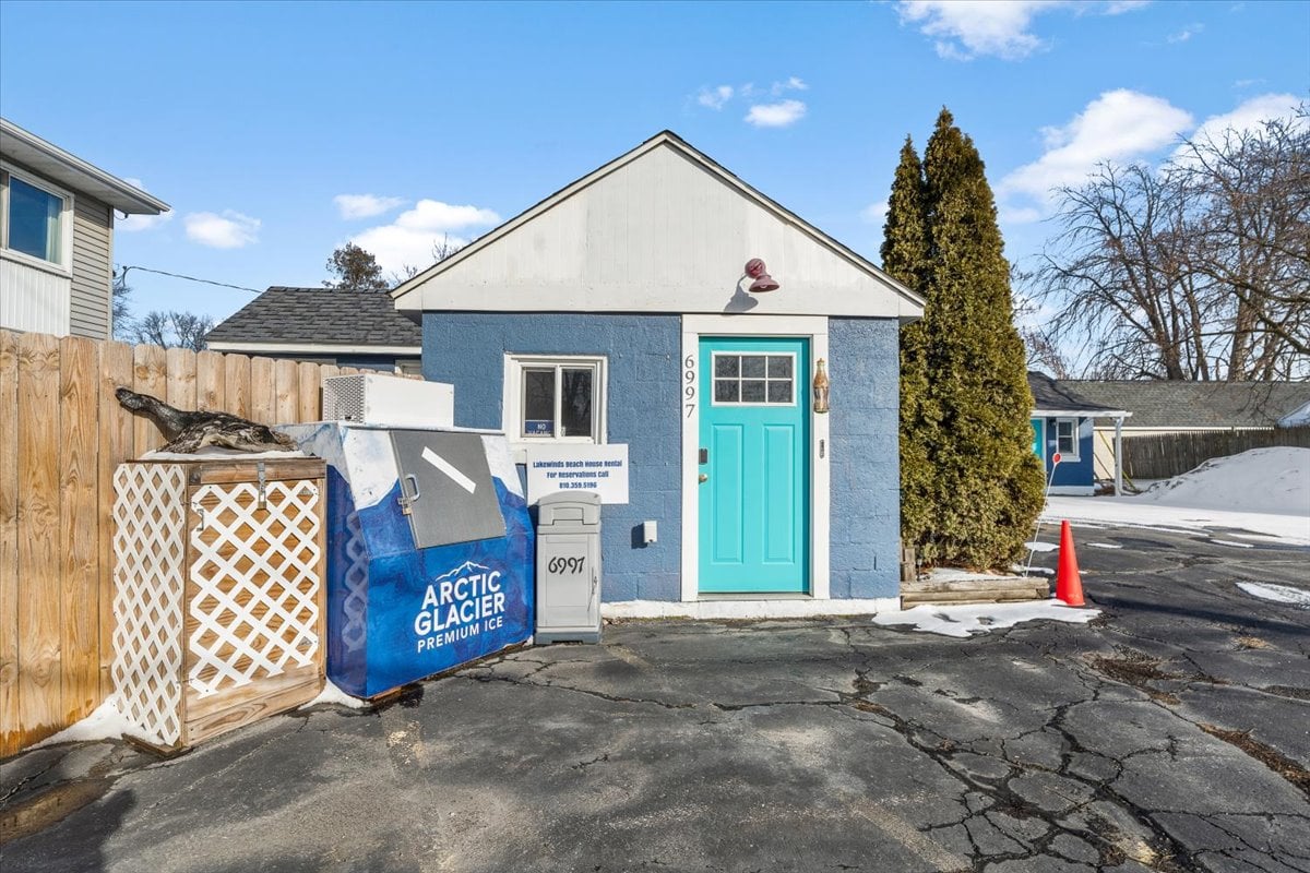 04-6997 Lakeshore Rd-4