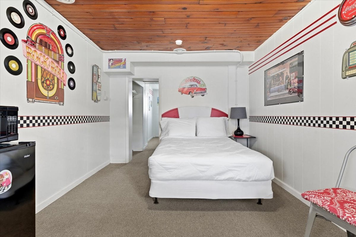 13-6997 Lakeshore Rd-13