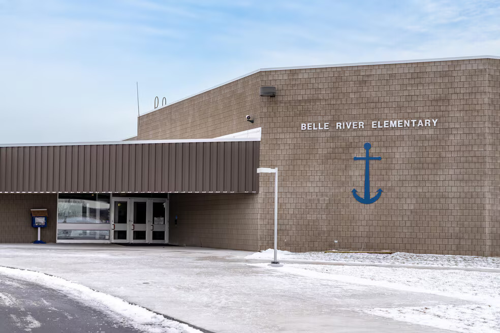 Cottrellville Township, Michiga school (1)