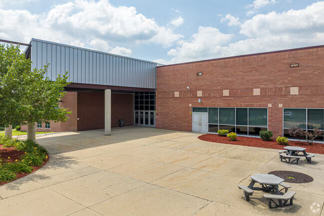 Lowell, Michigan school