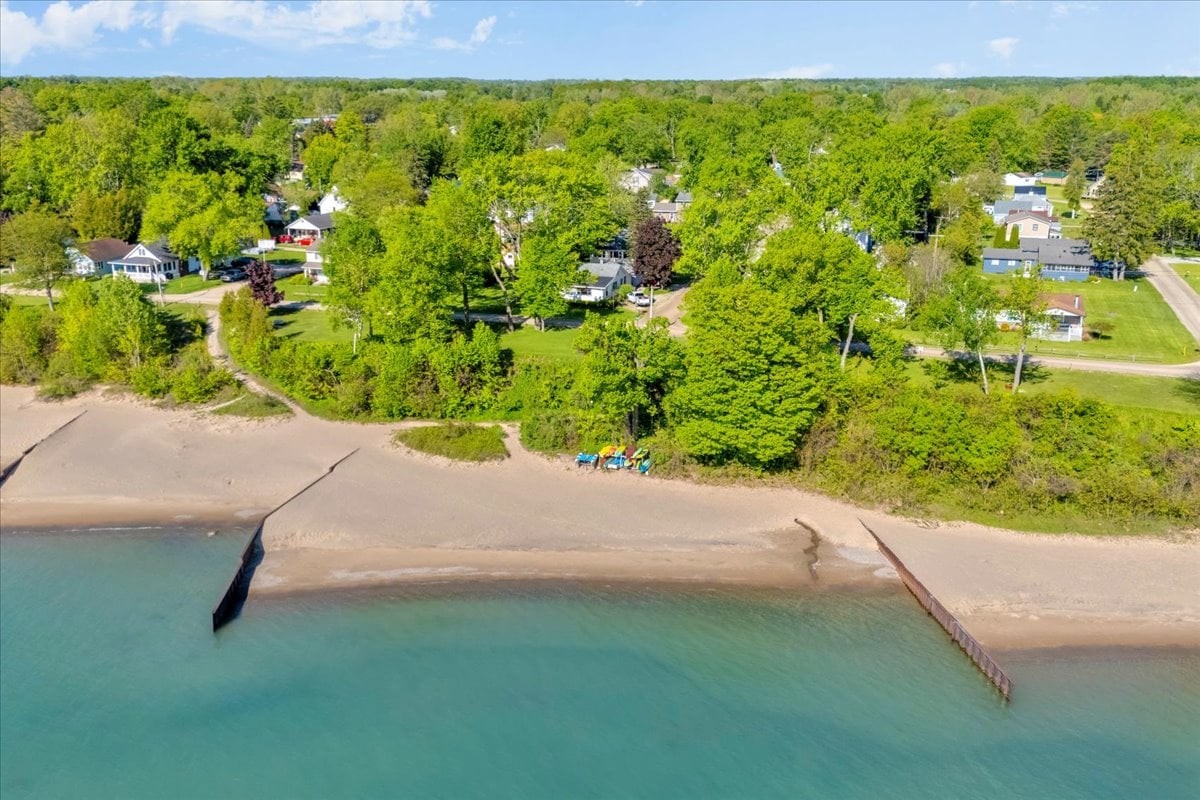 18-6997 Lakeshore Rd-79