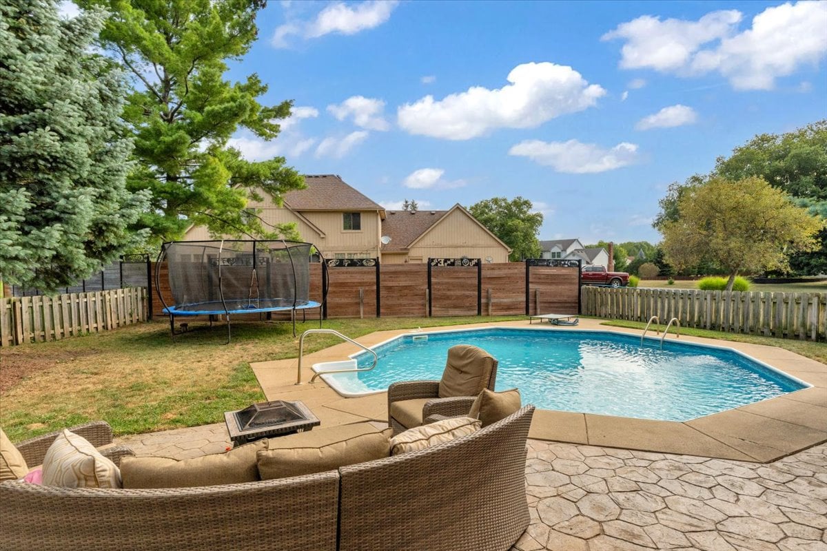 37-9925 Timothy Ln-37