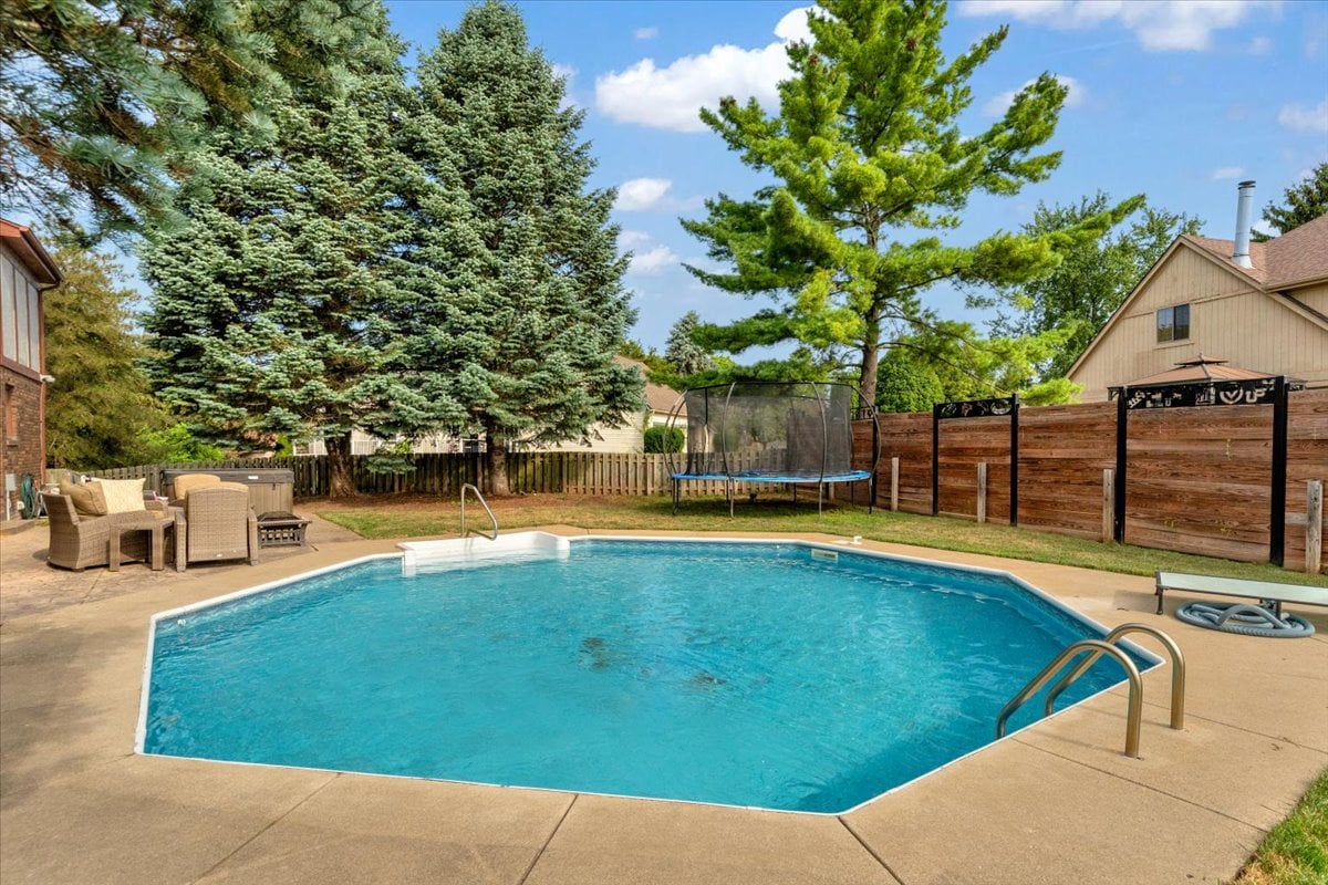 38-9925 Timothy Ln-38