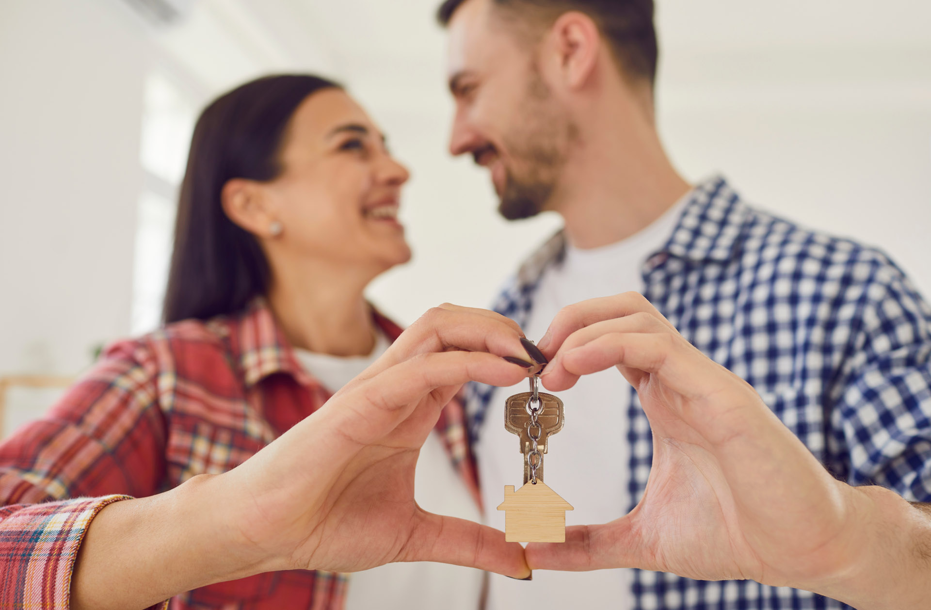 Happy,Loving,Family,Couple,Buys,New,House.,Blurry,Background,Shot