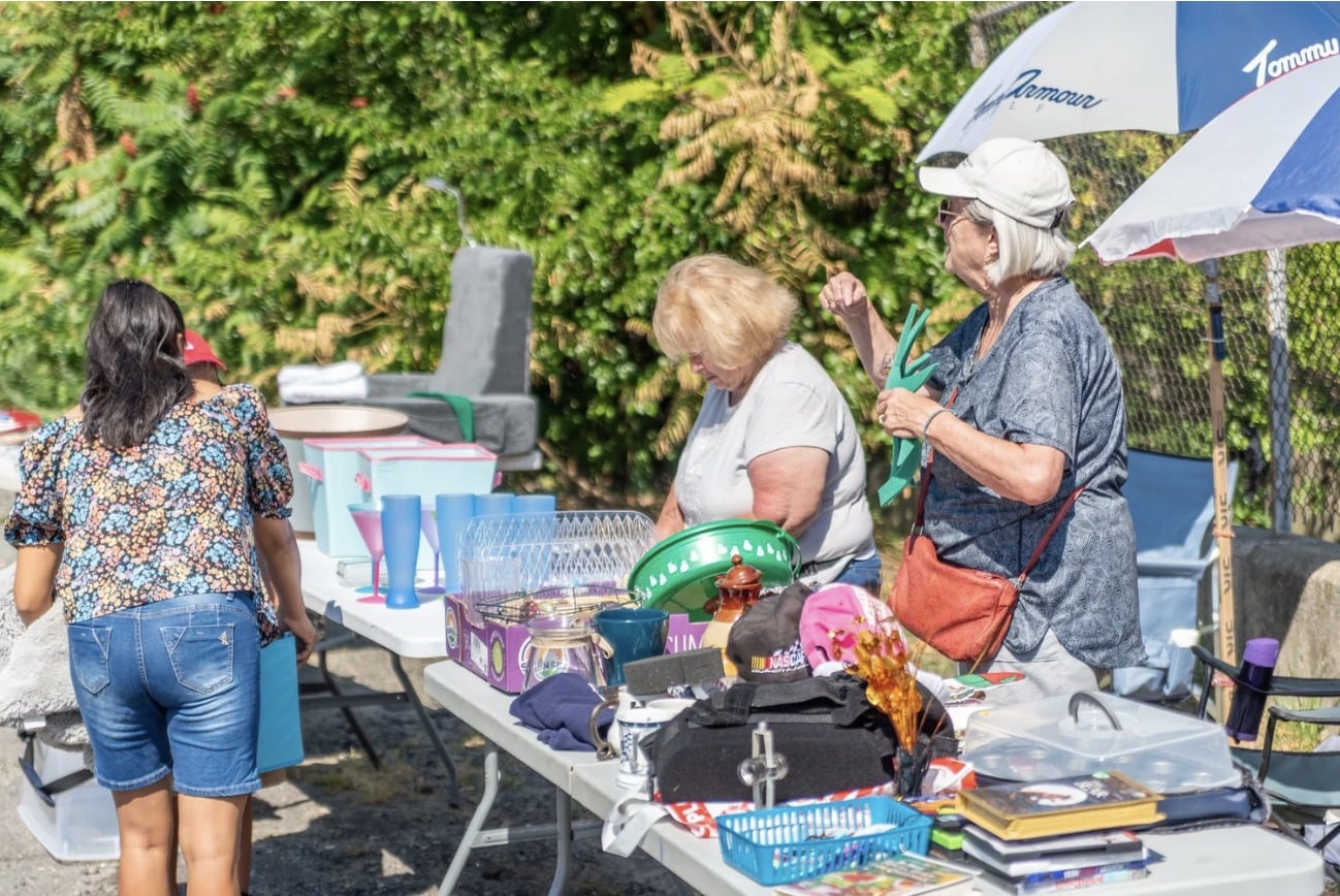 picture wicked big yard sale