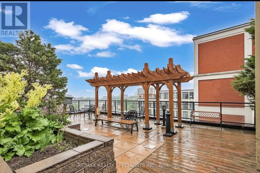 Building roof in Kitchener