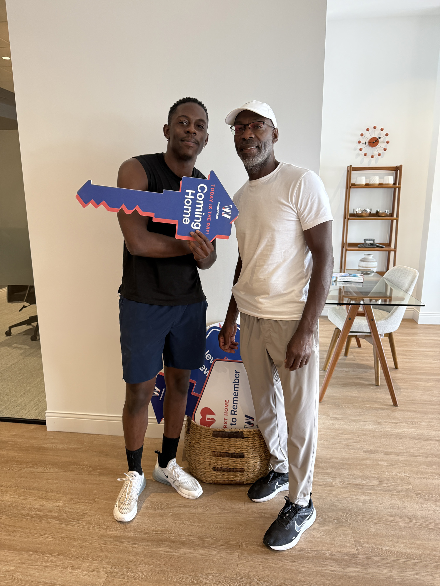 Giovanny Closing Photo 2