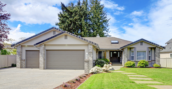 House,Exterior.,View,Of,Entrance,Porch,With,Walkway,And,Garage