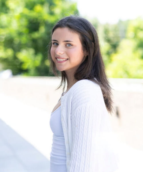 Lily Lokoff Profile photo 01