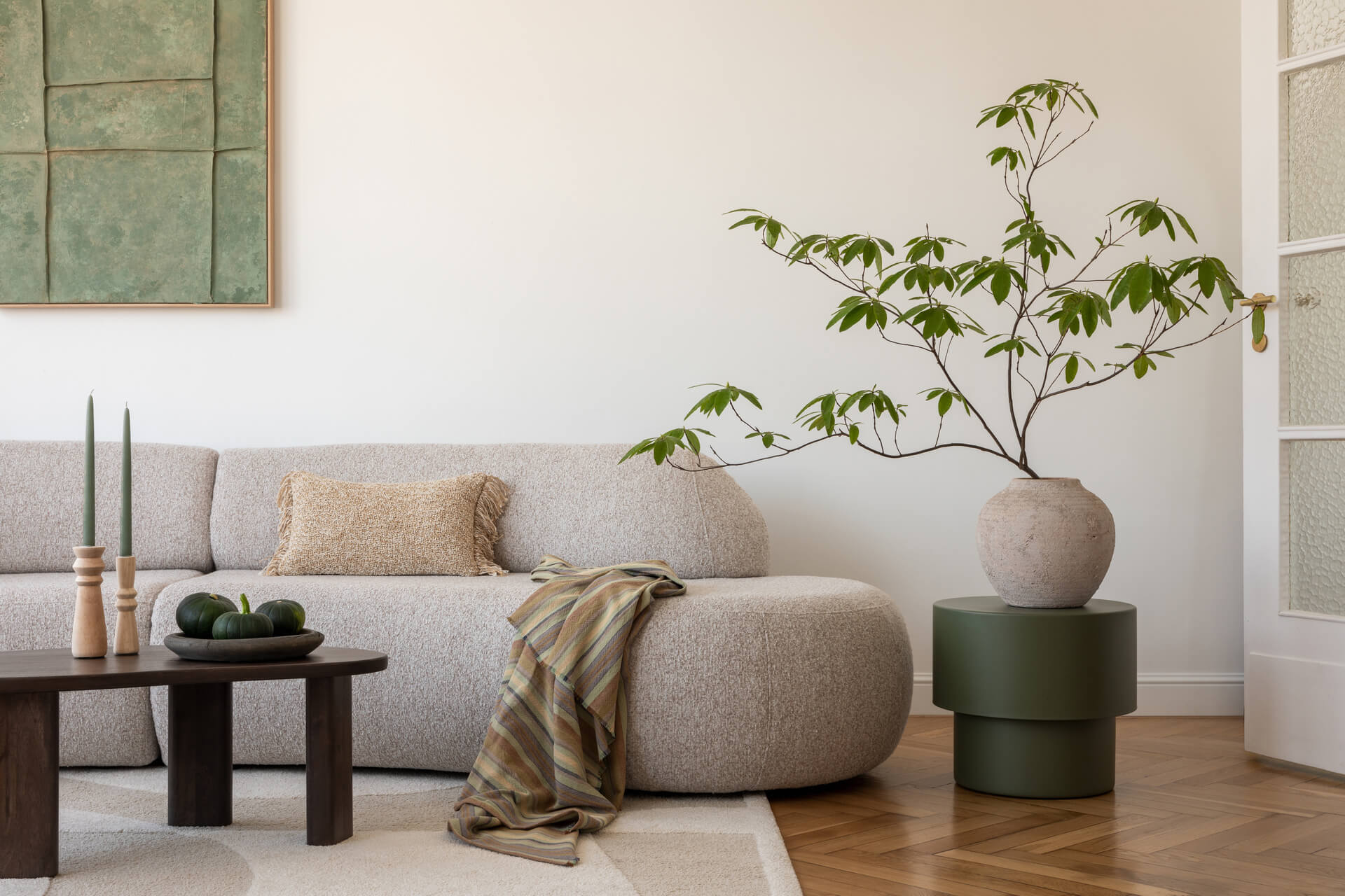 minimal-beige-sofa-branch-vase