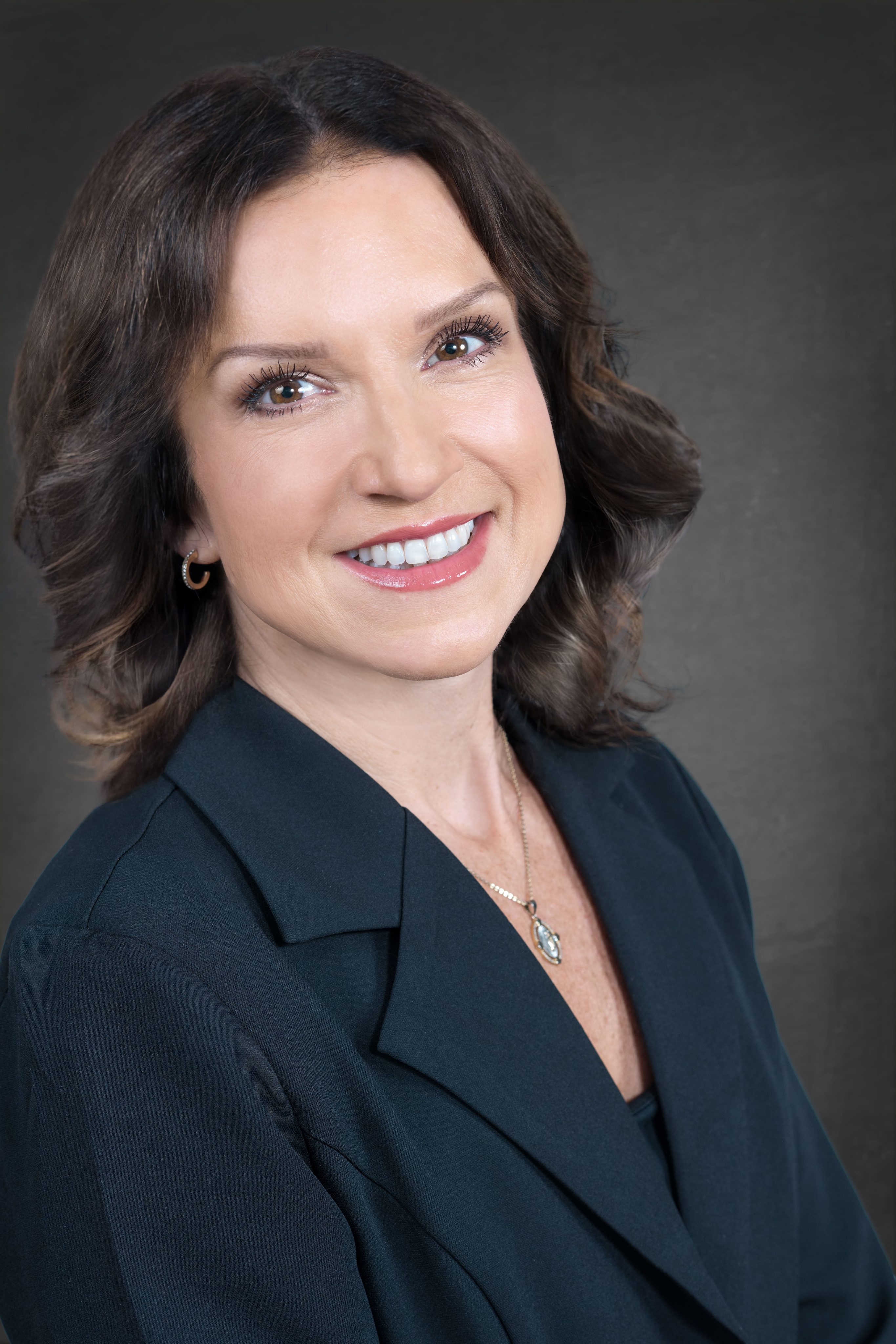 JENNIFER MCGEE 1Headshotdark (1)