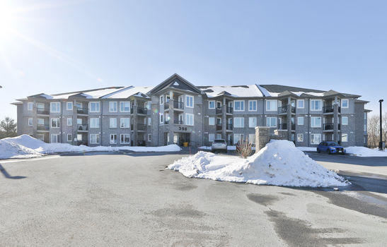 398 Van Buren St Exterior