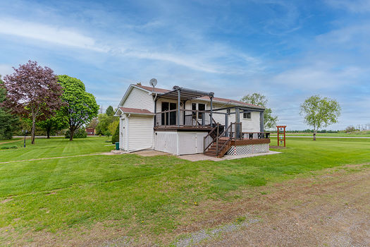 102 Arcand Frontyard V2