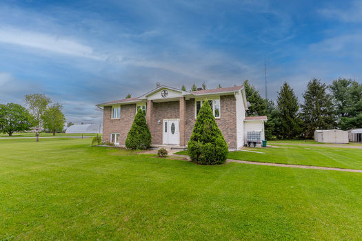 102 Arcand Frontyard