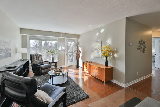 398 Van Buren St Living