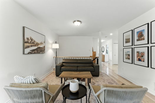 133 Raina Way Living