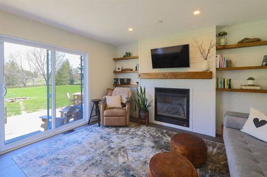 12 Maric Trail Living