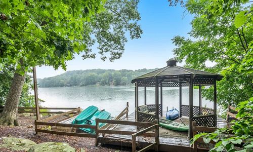 Neighborhood Feature: Cupsaw Lake in Ringwood, NJ