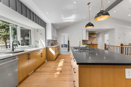 240 Lake Bonavista Drive 7