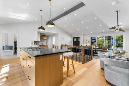 240 Lake Bonavista Drive 8