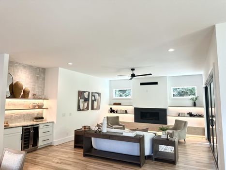 A78D11FC-1536-4B9A-B7DE-AE1A852B4253_1_105_c