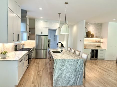 BB141364-F226-4BFC-9ECC-9A9F4F644740_1_105_c