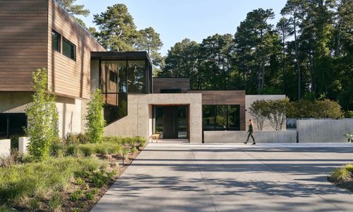 Valuing architectural pedigree: Do designer homes appreciate faster?