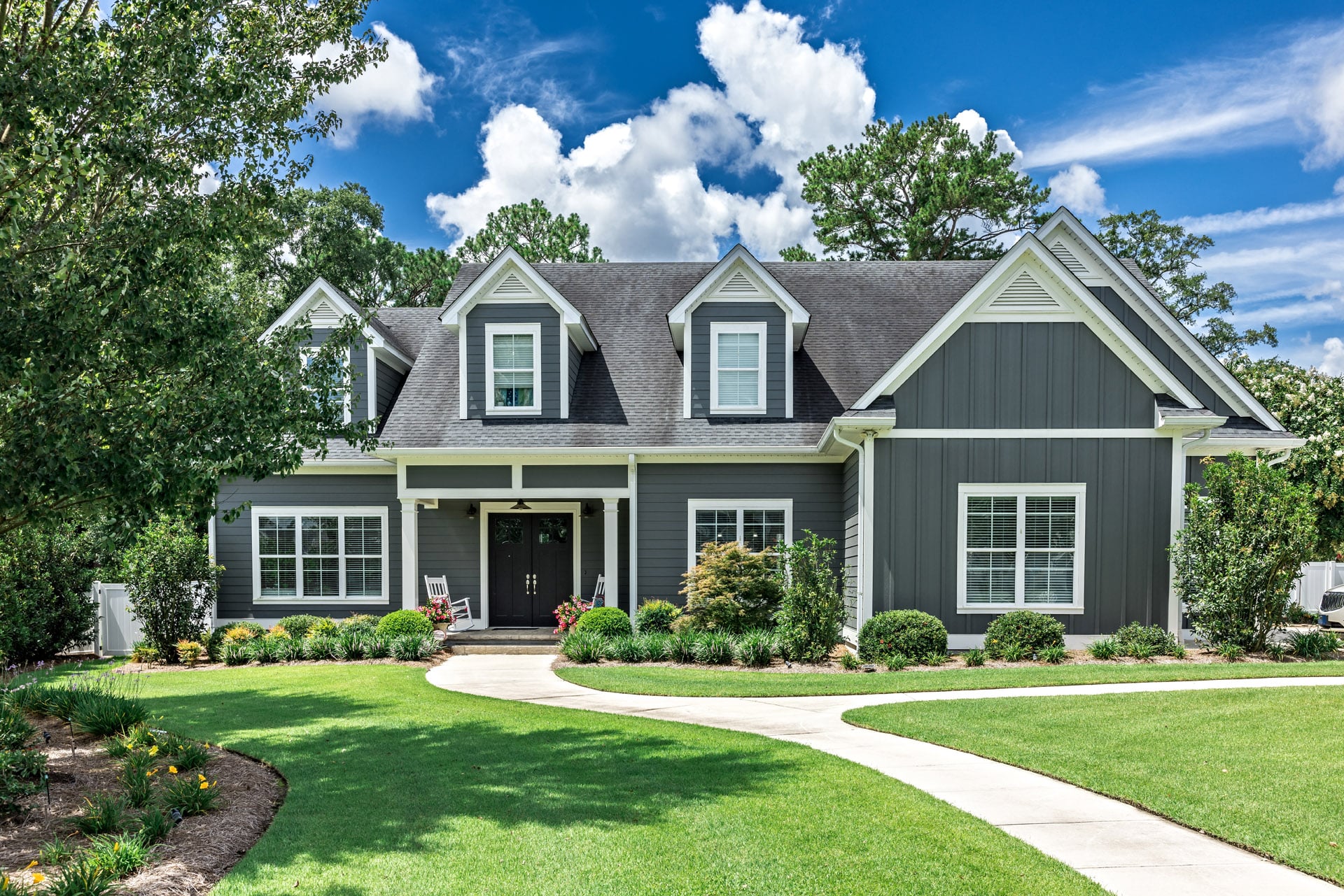 A,Large,Gray,Craftsman,New,Construction,House,With,A,Landscaped
